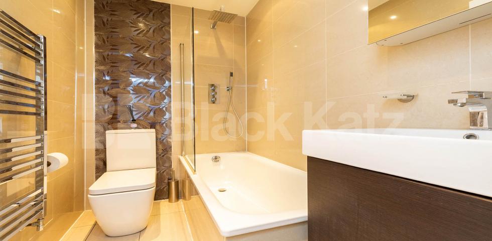 Stunning 3 bed 2 bath by Regents Park and Camden  Jamestown Road, Camden